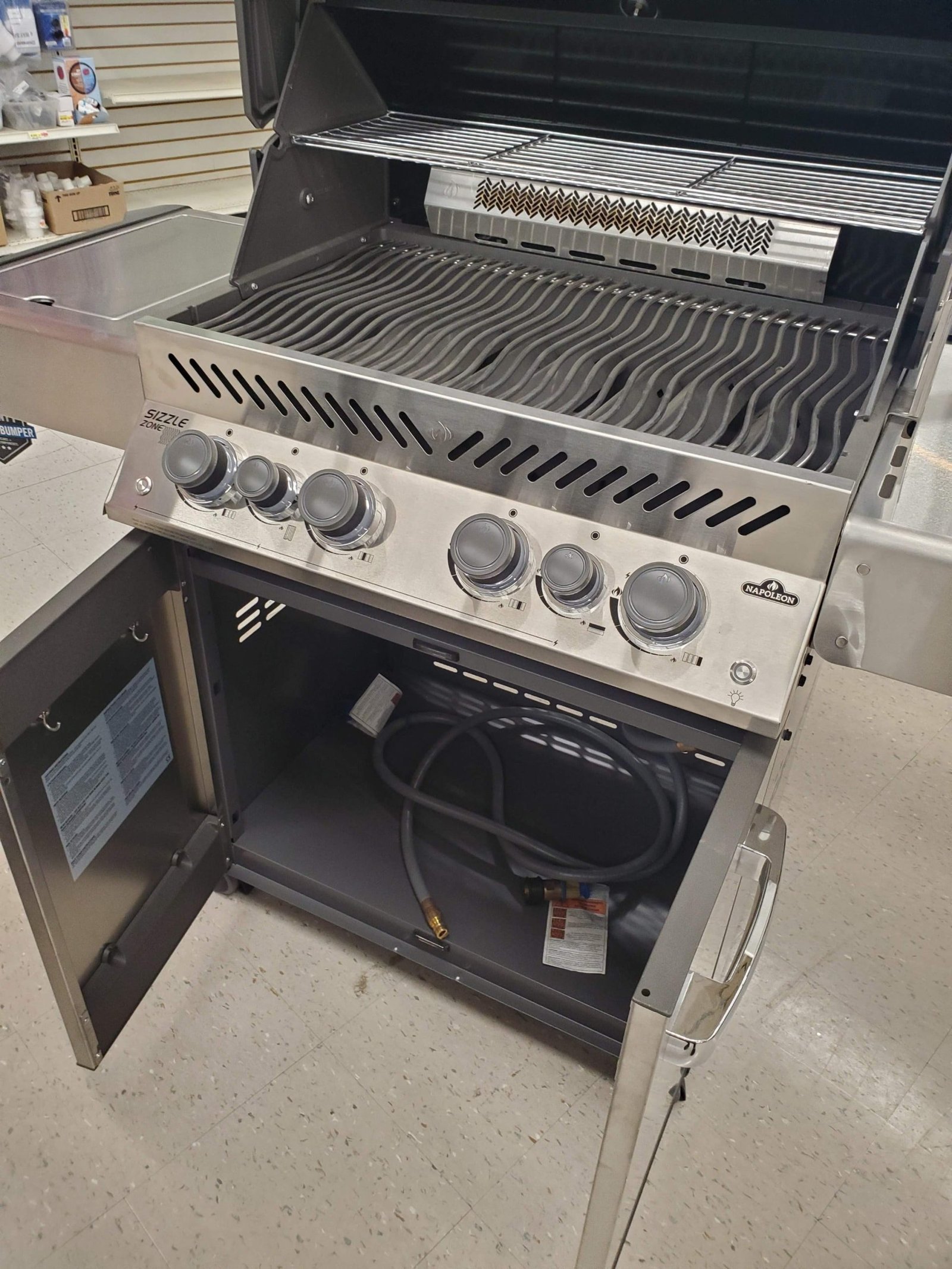 Outlet Napoleon Prestige 500 Propane Grill - Image 3